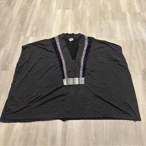 Akemi + Kin Gray V Neck Top Sz M